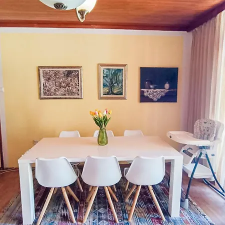 Family On The Coast Vila Promajna