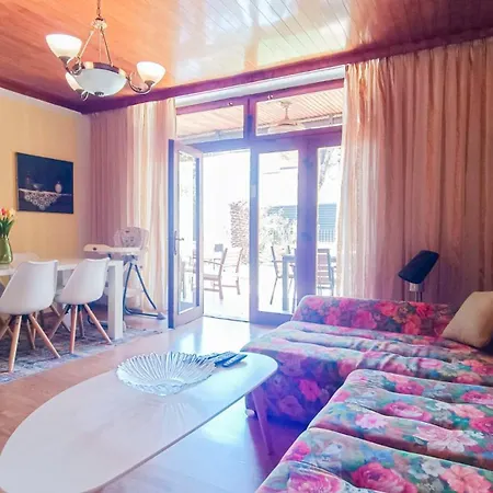 Family On The Coast * Promajna